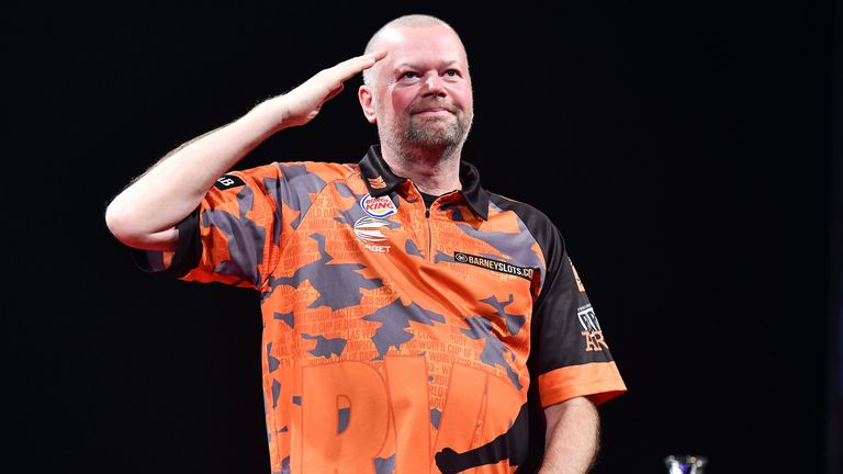 Grand Slam of Darts: Raymond van Barneveld defeats Gerwyn